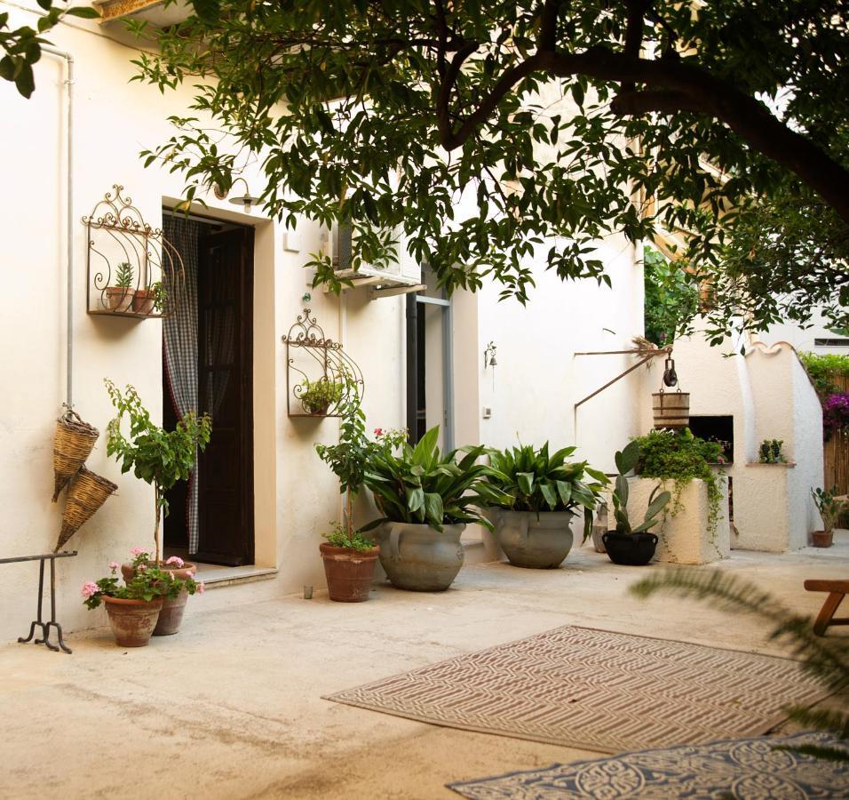 B&B Del Giglio Чефалу Екстериор снимка